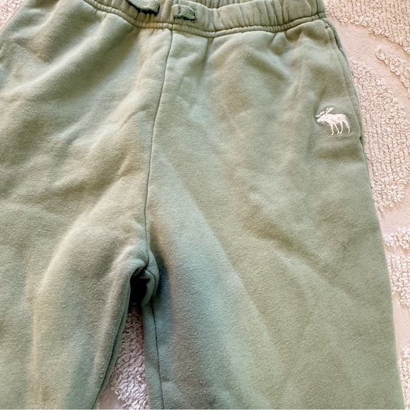 Abercrombie Kids Green Sweatpants - Picture 2 of 3